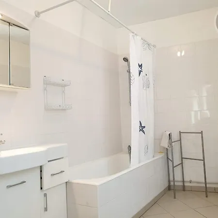 Hébergement de vacances Maison De Village Avec Jardin, Parking, Climatisation Et Wifi A - Fr-1-649-84