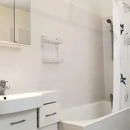 Maison De Village Avec Jardin, Parking, Climatisation Et Wifi A - Fr-1-649-84 Hébergement de vacances *